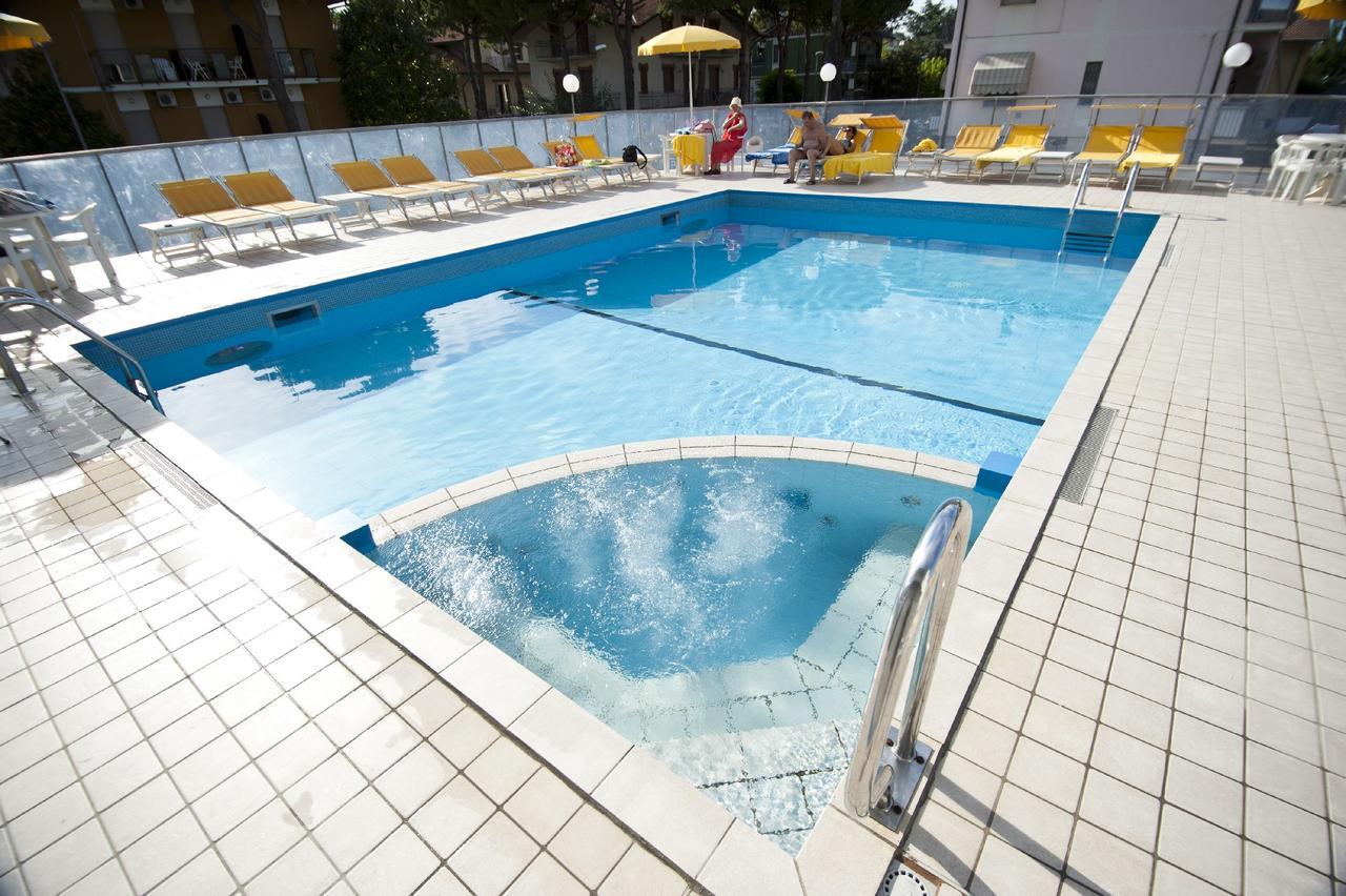 Hotel Giunchi Cervia Exteriör bild