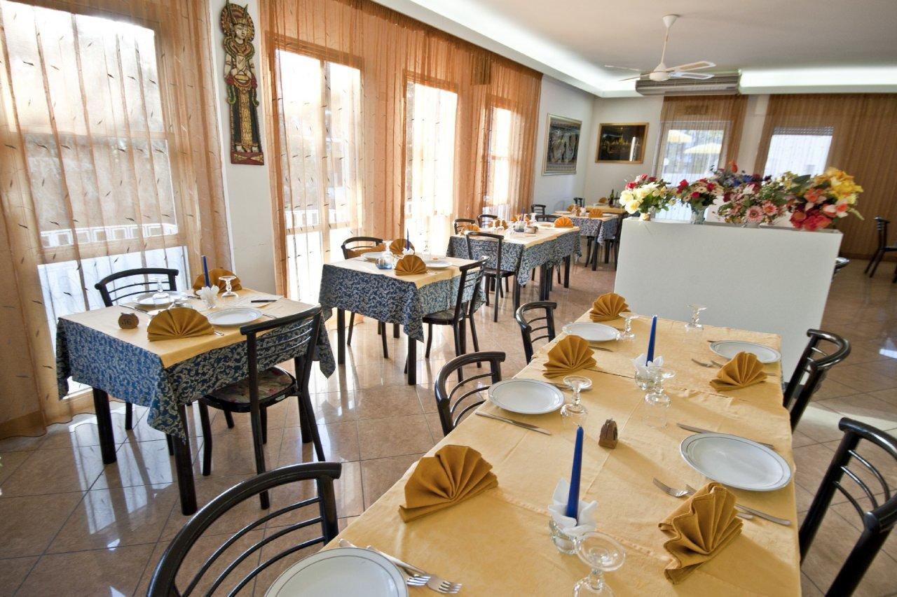 Hotel Giunchi Cervia Exteriör bild